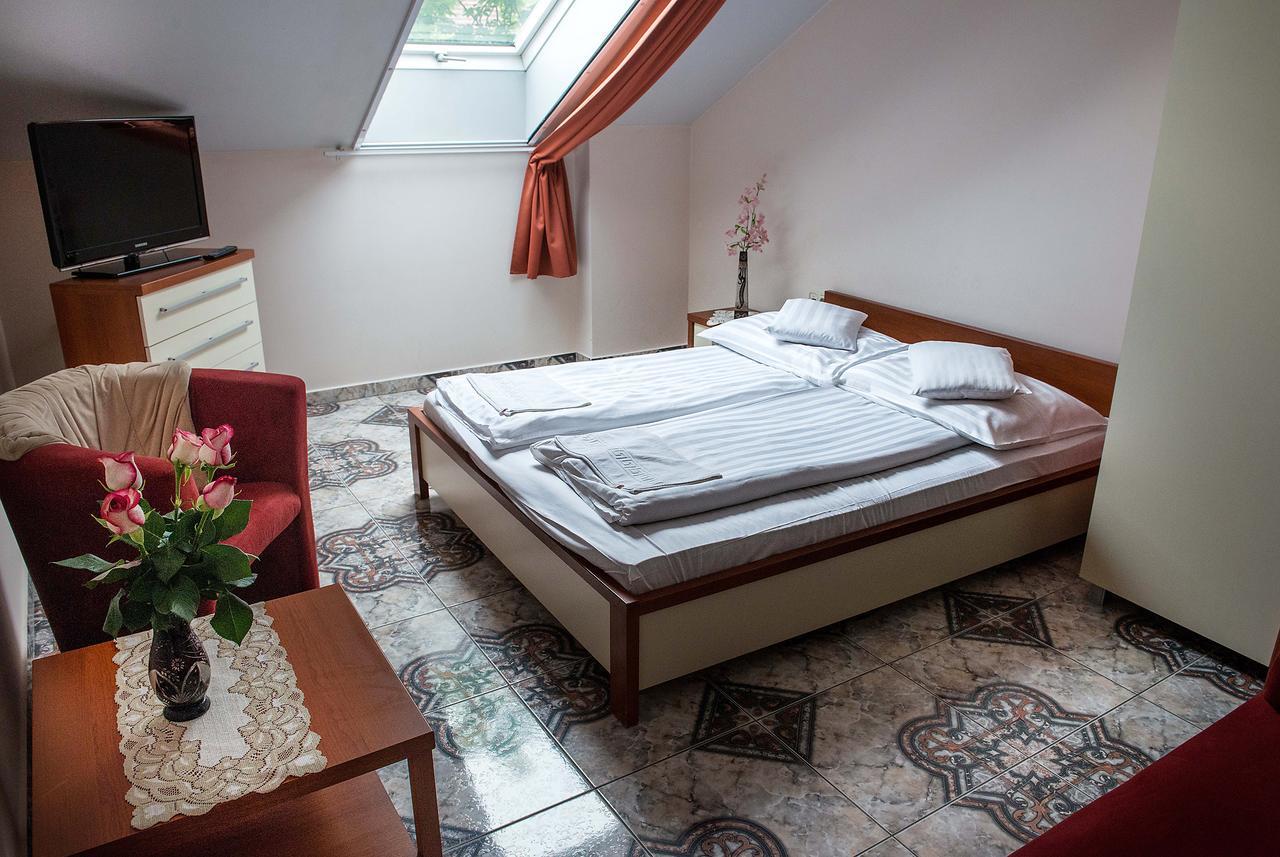 Bl Luxus Apartman แซแก็ด ภายนอก รูปภาพ