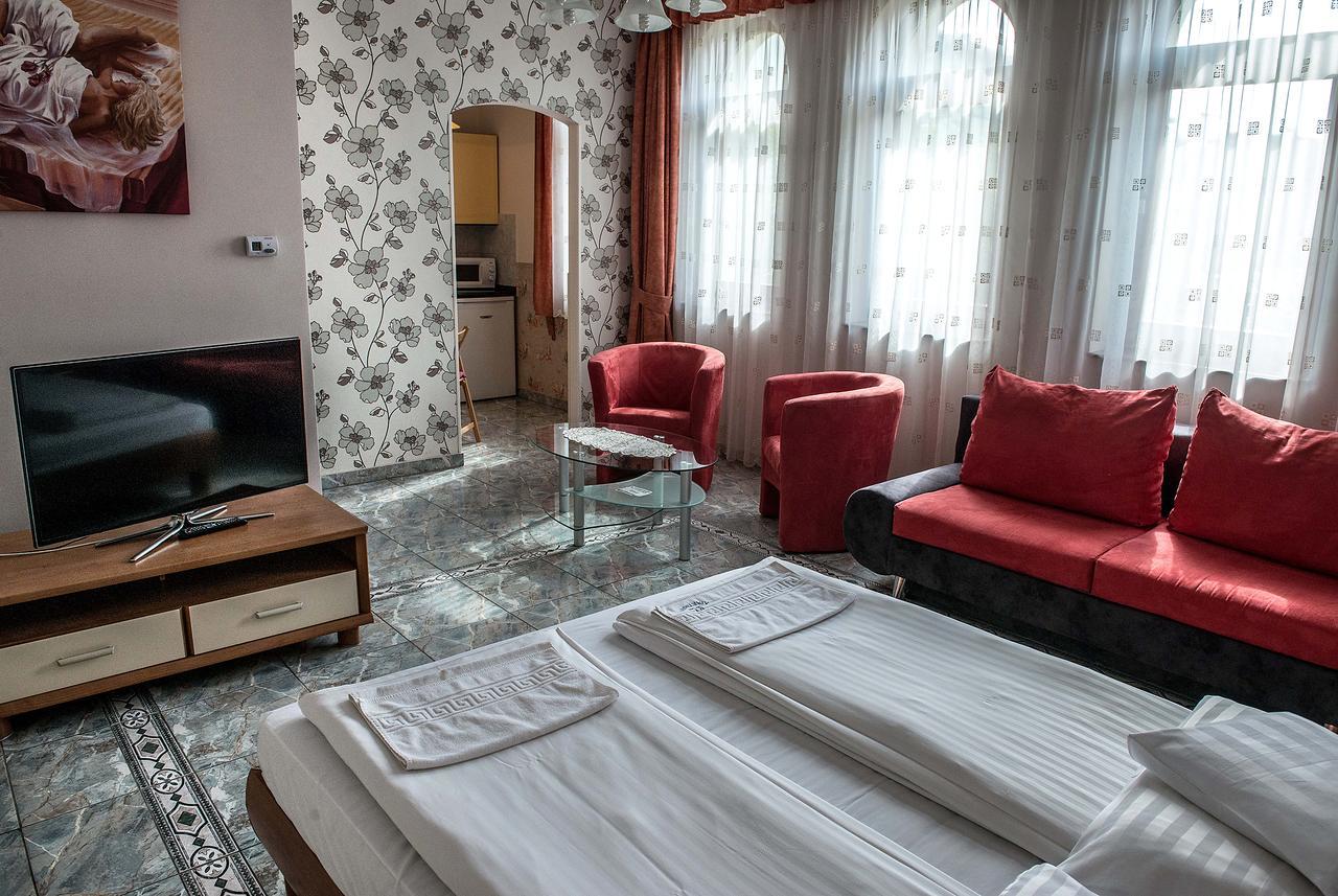Bl Luxus Apartman แซแก็ด ภายนอก รูปภาพ