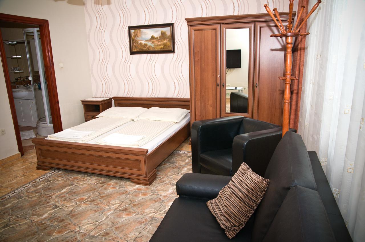Bl Luxus Apartman แซแก็ด ภายนอก รูปภาพ